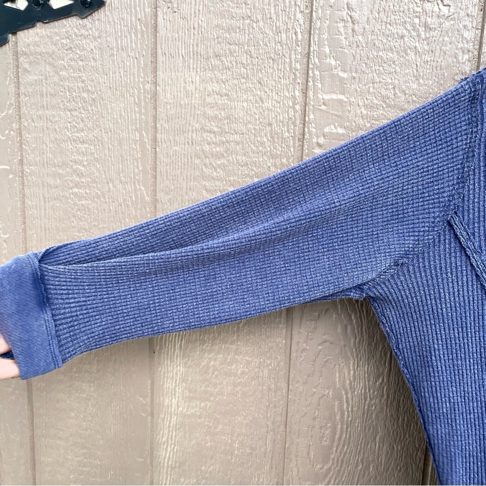 We The Free People Womens Shirt Top Buttercup Blue Thermal Size Medium - Picture 6 of 10